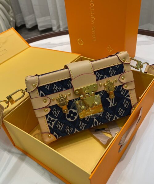 LC252 - Louis Vuitton Women's Fashion Bag