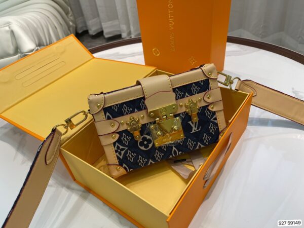 LC252 - Louis Vuitton Women's Fashion Bag