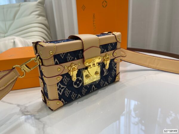 LC252 - Louis Vuitton Women's Fashion Bag