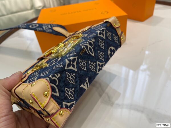 LC252 - Louis Vuitton Women's Fashion Bag