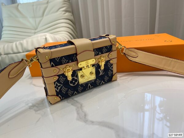 LC252 - Louis Vuitton Women's Fashion Bag