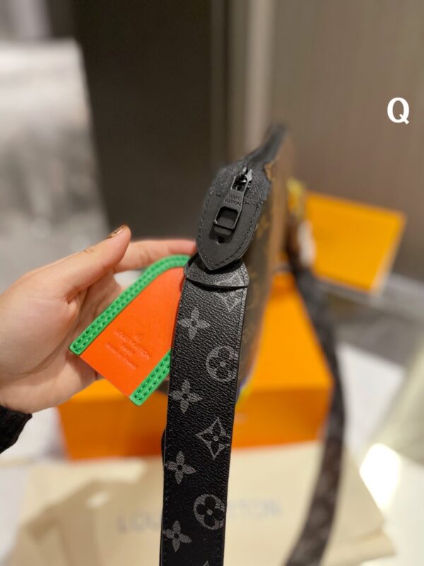 LC253 - Louis Vuitton Women's Fashion Bag