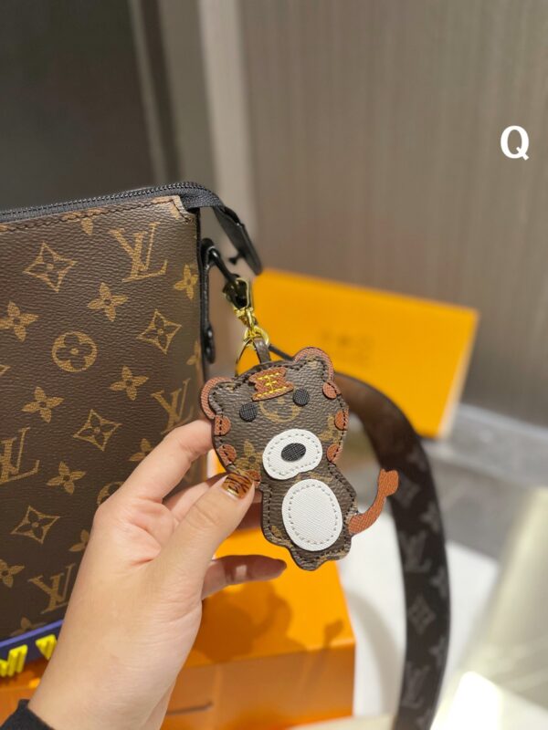 LC253 - Louis Vuitton Women's Fashion Bag