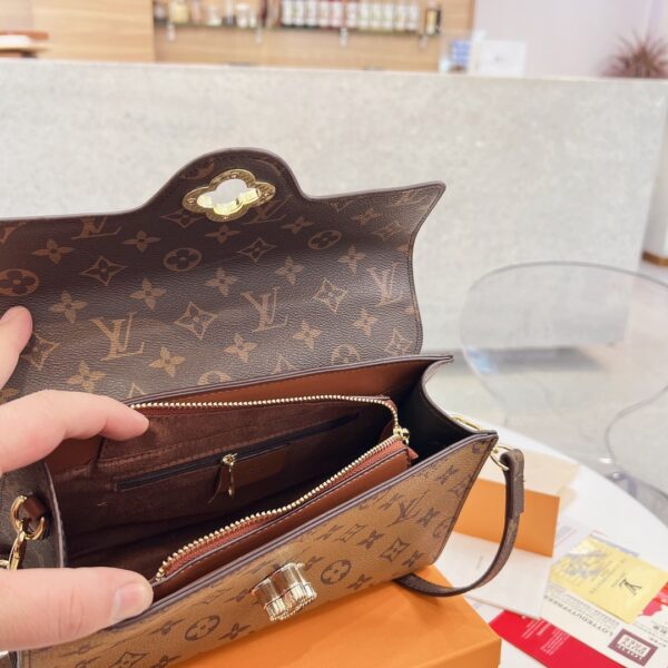 LC255 - Louis Vuitton Women's Fashion Bag