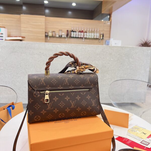 LC255 - Louis Vuitton Women's Fashion Bag