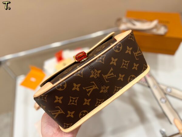 LC256 - Louis Vuitton Women's Fashion Bag
