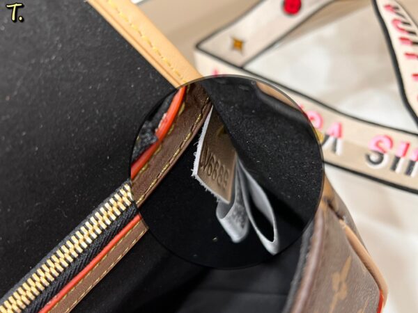LC256 - Louis Vuitton Women's Fashion Bag
