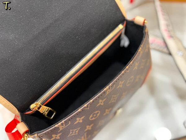 LC256 - Louis Vuitton Women's Fashion Bag