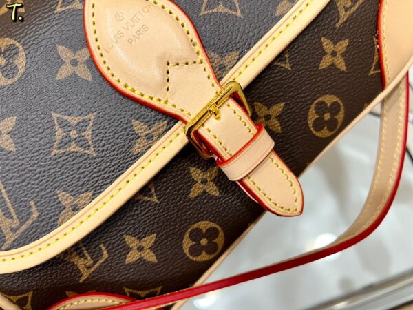 LC256 - Louis Vuitton Women's Fashion Bag