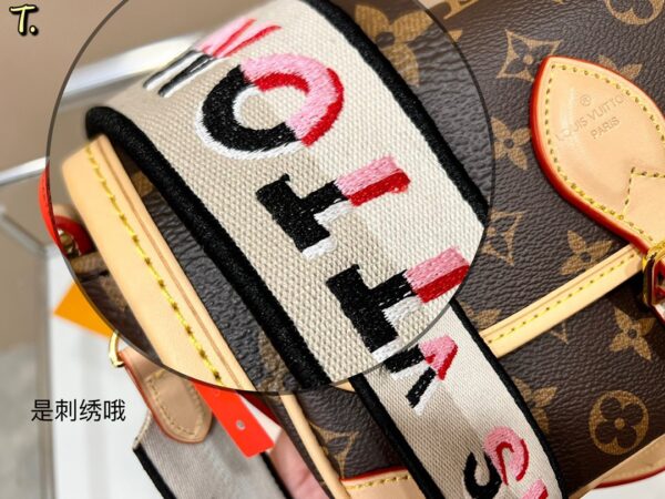 LC256 - Louis Vuitton Women's Fashion Bag