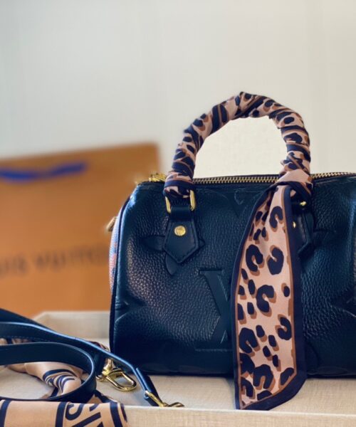 LC258 - Louis Vuitton Women's Fashion Bag