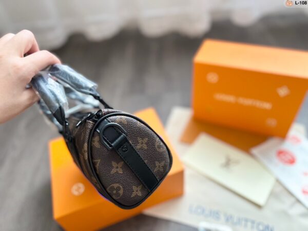 LC259 - Louis Vuitton Women's Fashion Bag