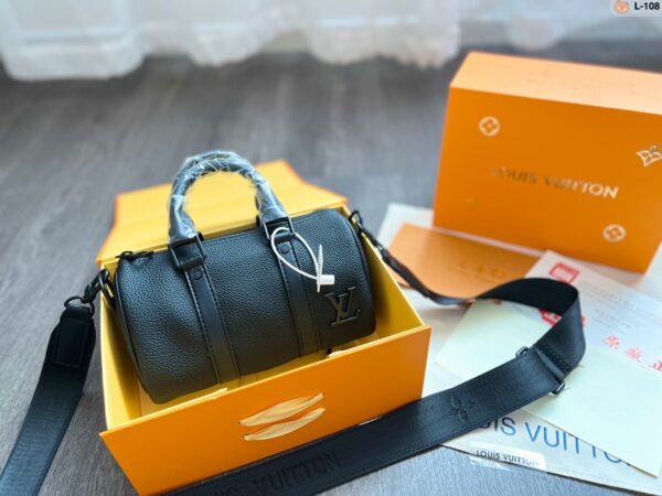 LC261 - Louis Vuitton Women's Fashion Bag