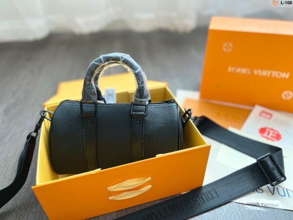 LC261 - Louis Vuitton Women's Fashion Bag