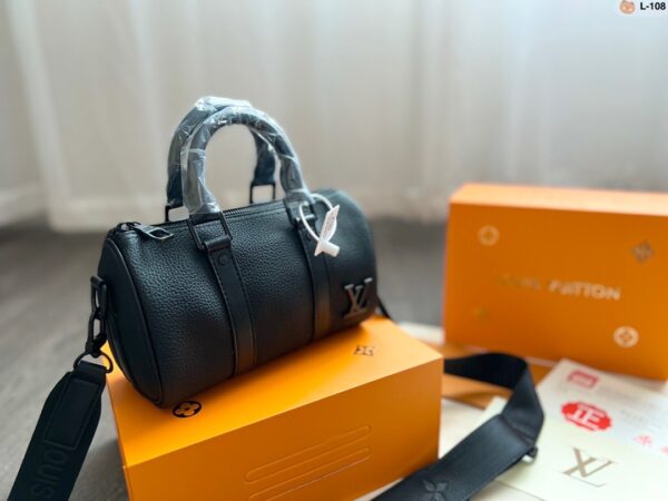 LC261 - Louis Vuitton Women's Fashion Bag