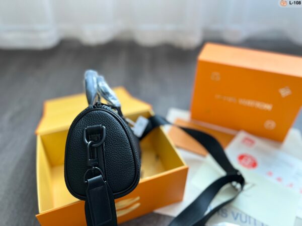 LC261 - Louis Vuitton Women's Fashion Bag