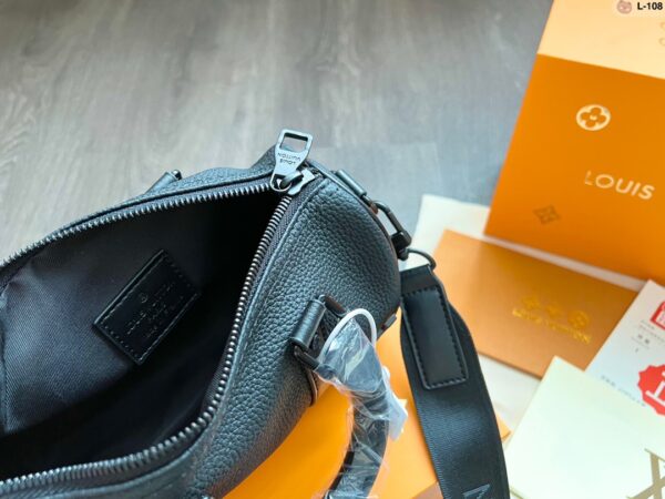 LC261 - Louis Vuitton Women's Fashion Bag