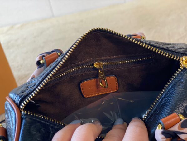 LC262 - Louis Vuitton Women's Fashion Bag