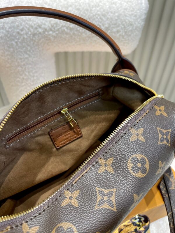 LC263 - Louis Vuitton Women's Fashion Bag