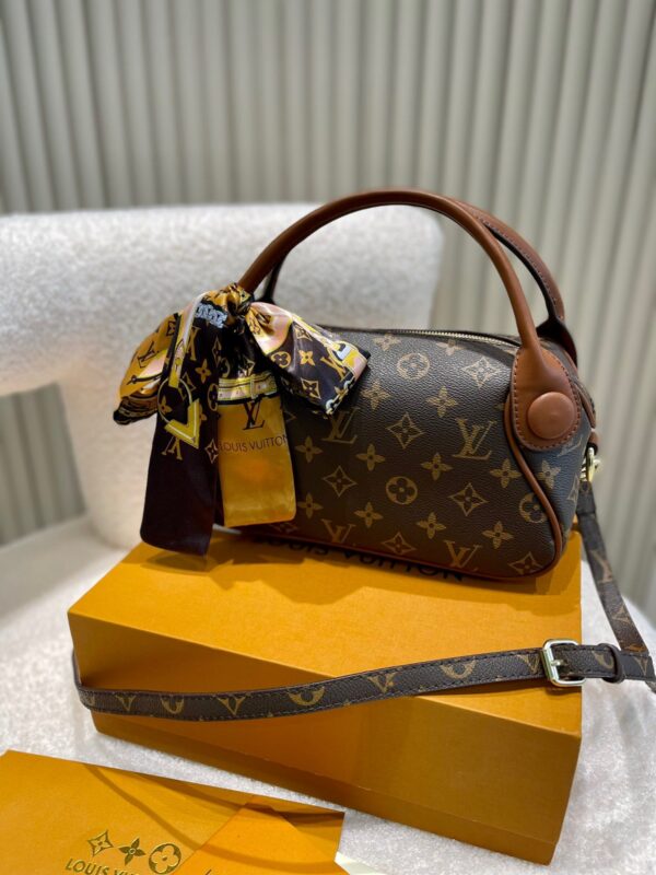 LC263 - Louis Vuitton Women's Fashion Bag