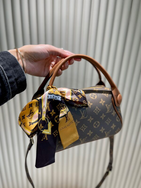 LC263 - Louis Vuitton Women's Fashion Bag
