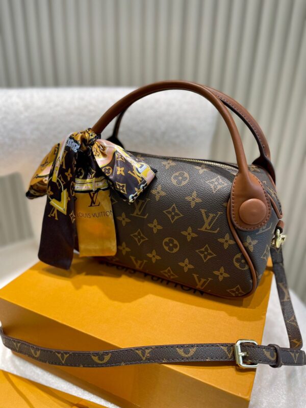LC263 - Louis Vuitton Women's Fashion Bag