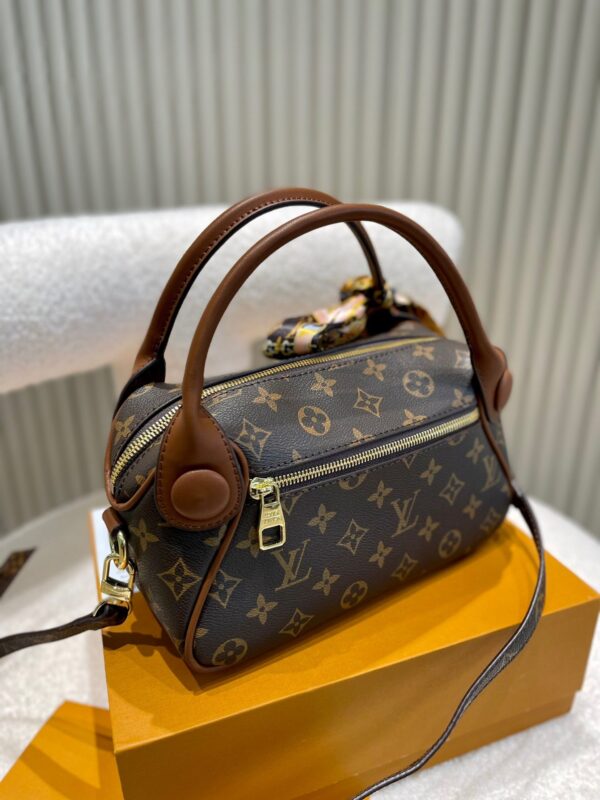 LC263 - Louis Vuitton Women's Fashion Bag