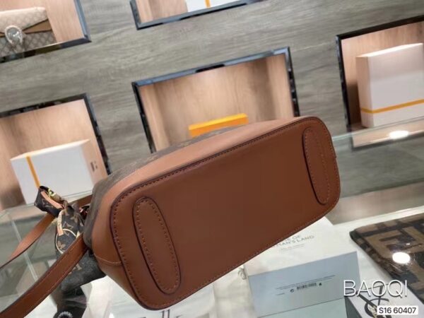 LC264 - Louis Vuitton Women's Fashion Bag