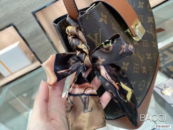 LC264 - Louis Vuitton Women's Fashion Bag