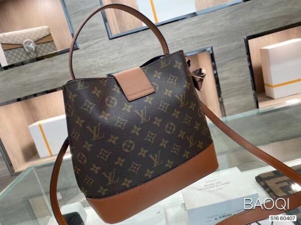 LC264 - Louis Vuitton Women's Fashion Bag