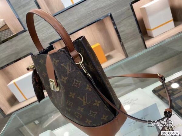 LC264 - Louis Vuitton Women's Fashion Bag