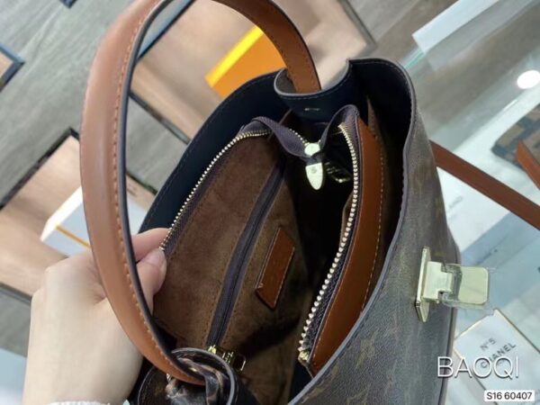 LC264 - Louis Vuitton Women's Fashion Bag