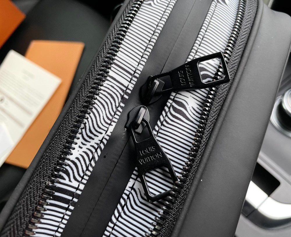 LC268 - Louis Vuitton Fashion Bag