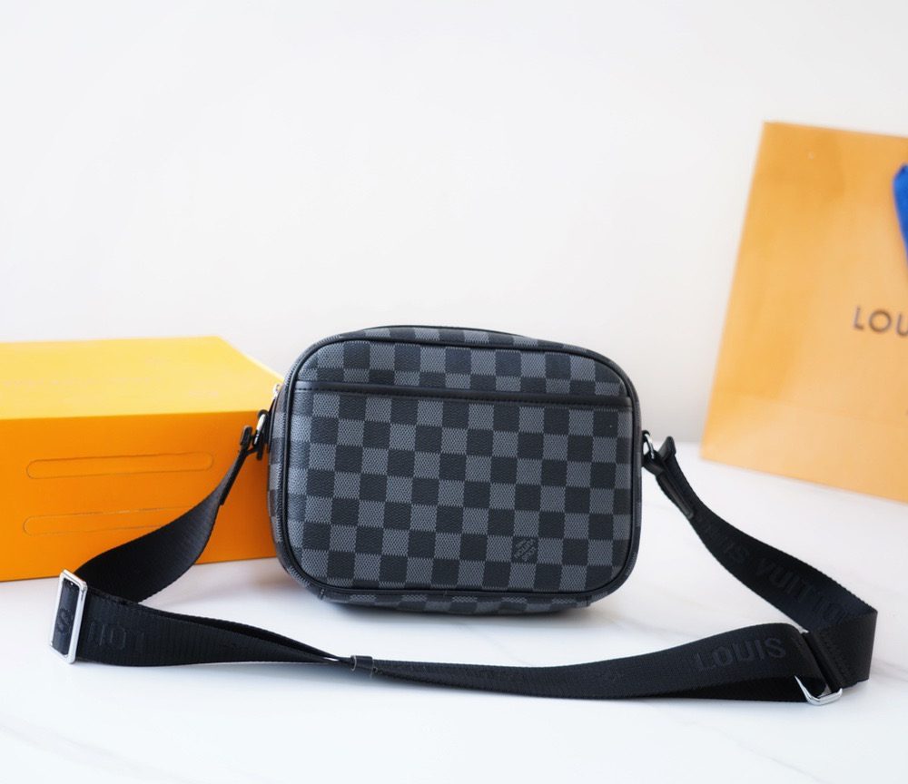 LC269 - Louis Vuitton Black Fashion Bag