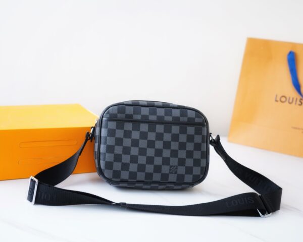 LC269 - Louis Vuitton Black Fashion Bag