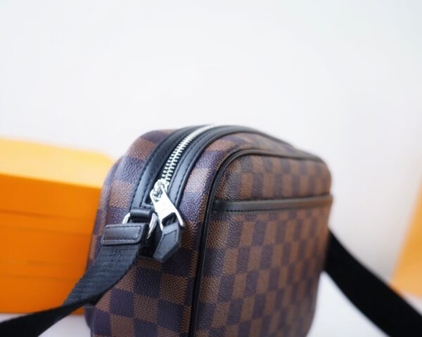 LC269 - Louis Vuitton Brown Fashion Bag