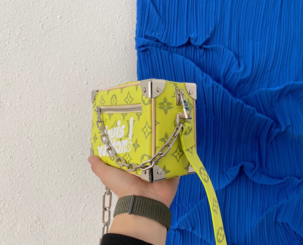 LC272 - Louis Vuitton Fashion Bag