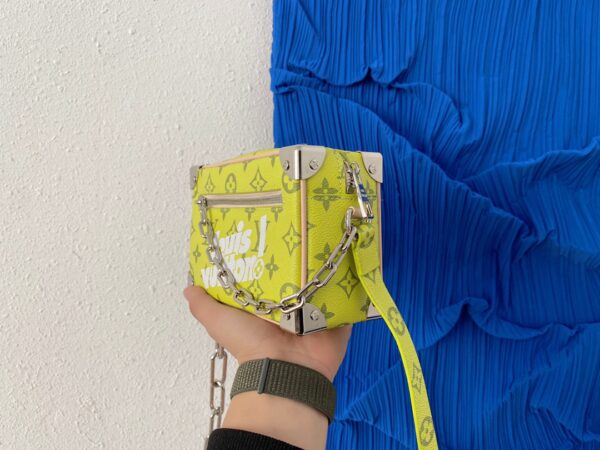 LC272 - Louis Vuitton Fashion Bag