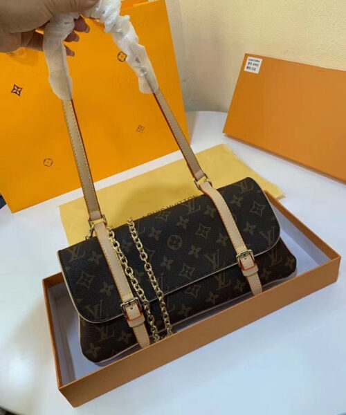 LC28 - Louis Vuitton Women's Fashion Bag