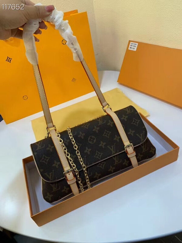 LC28 - Louis Vuitton Women's Fashion Bag
