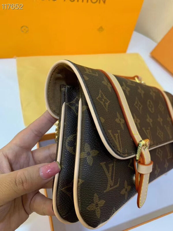 LC28 - Louis Vuitton Women's Fashion Bag