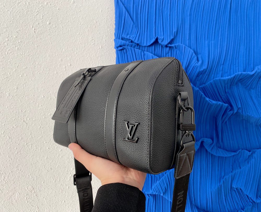 LC291 - Louis Vuitton Black Fashion Bag