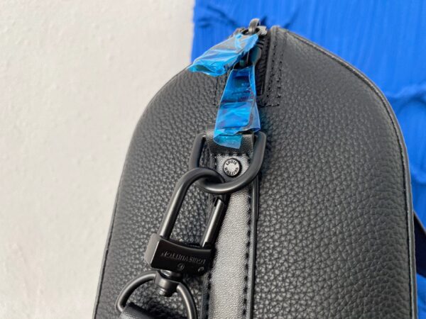 LC291 - Louis Vuitton Black Fashion Bag