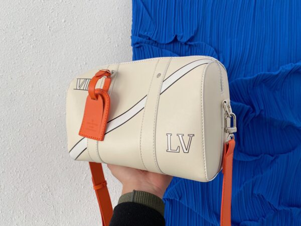 LC291 - Louis Vuitton White Fashion Bag