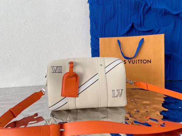LC291 - Louis Vuitton White Fashion Bag