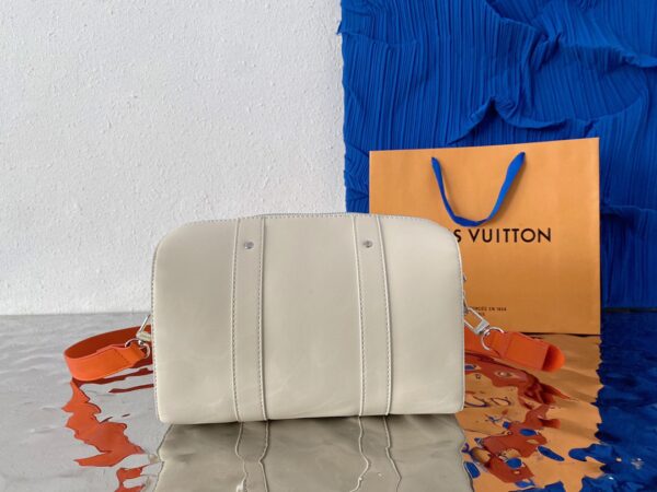 LC291 - Louis Vuitton White Fashion Bag