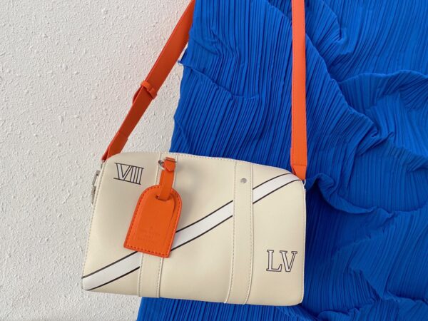 LC291 - Louis Vuitton White Fashion Bag