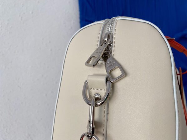 LC291 - Louis Vuitton White Fashion Bag