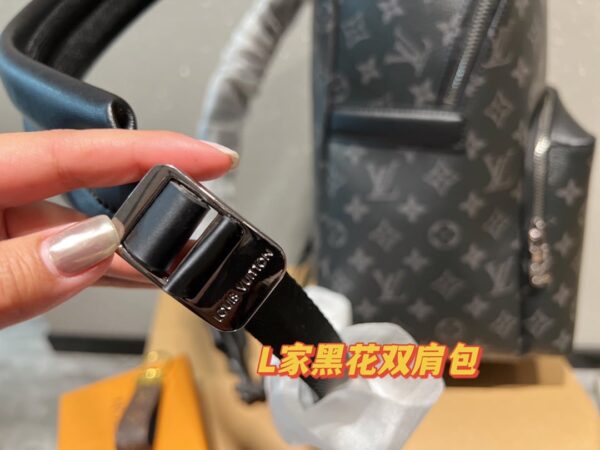 LC292 - Louis Vuitton Women's Fashion Bag