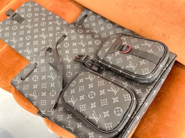 LC294 - Louis Vuitton Black Women's Fashion Bag